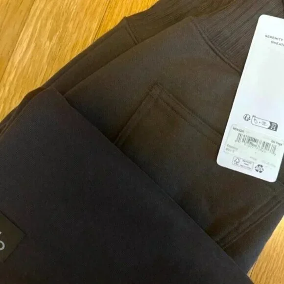 Alo Yoga Cropped Serenity Coverup And Serenity Wide Leg Sweatpant Black Set - Picture 3 of 6